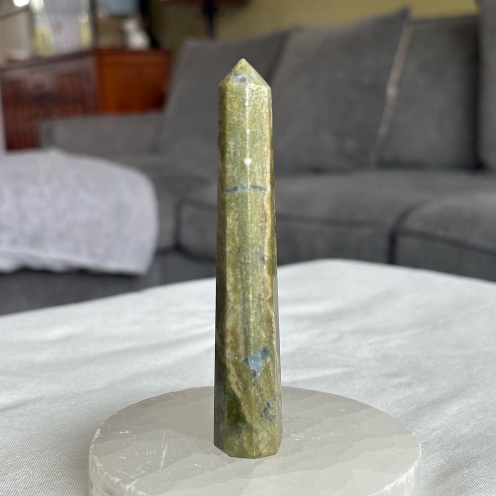 Vesuvianite tower - Picture 4 of 4